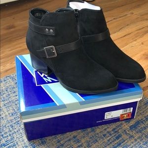 NWT White Mountain Booties